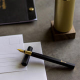 YStudio Resin Zwart vulpen